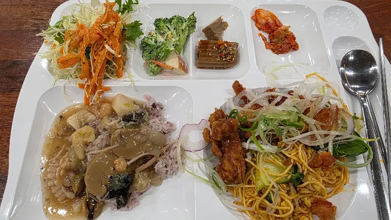 뷔페식으로 담아온 한상차림