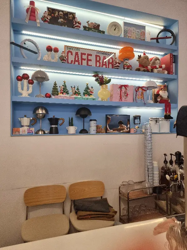 꽈르르 카페 내부 장식