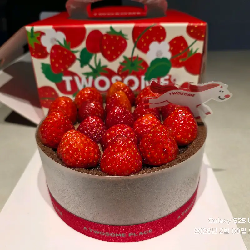 투썸플레이스 딸기 케이크