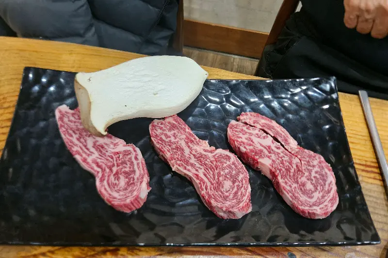 차돌박이와 큼지막한 새송이버섯