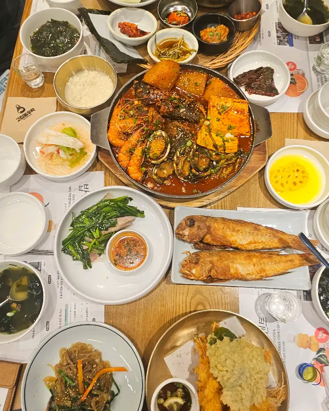 해산물과 우럭이 푸짐하게 들어간 우럭찜