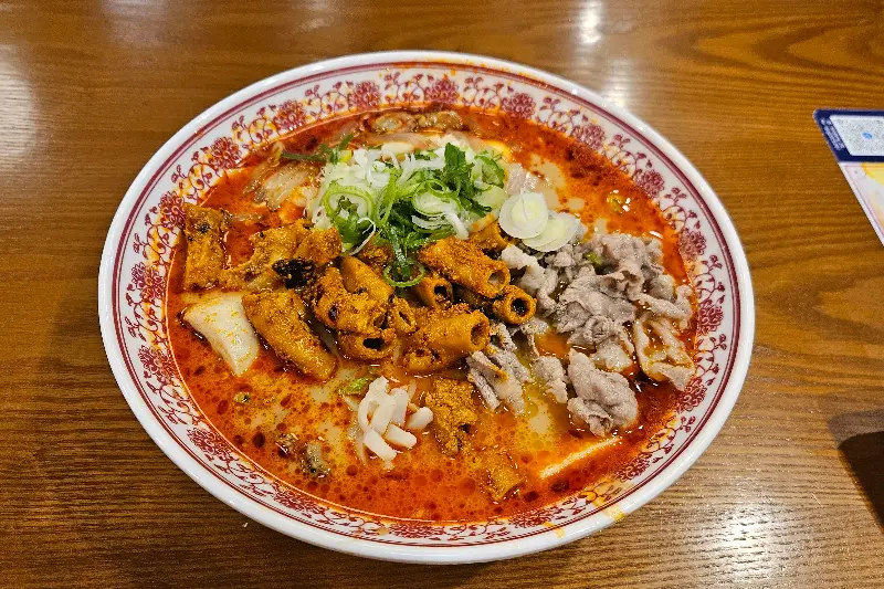 소곱창이 듬뿍 들어간 마라탕의 모습