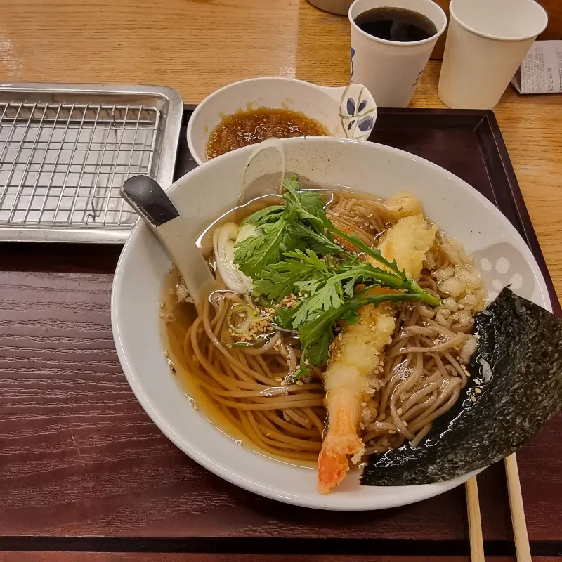 푸짐한 온모밀 한 그릇