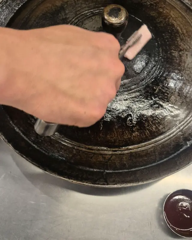 깨끗하게 관리되고 있는 솥뚜껑