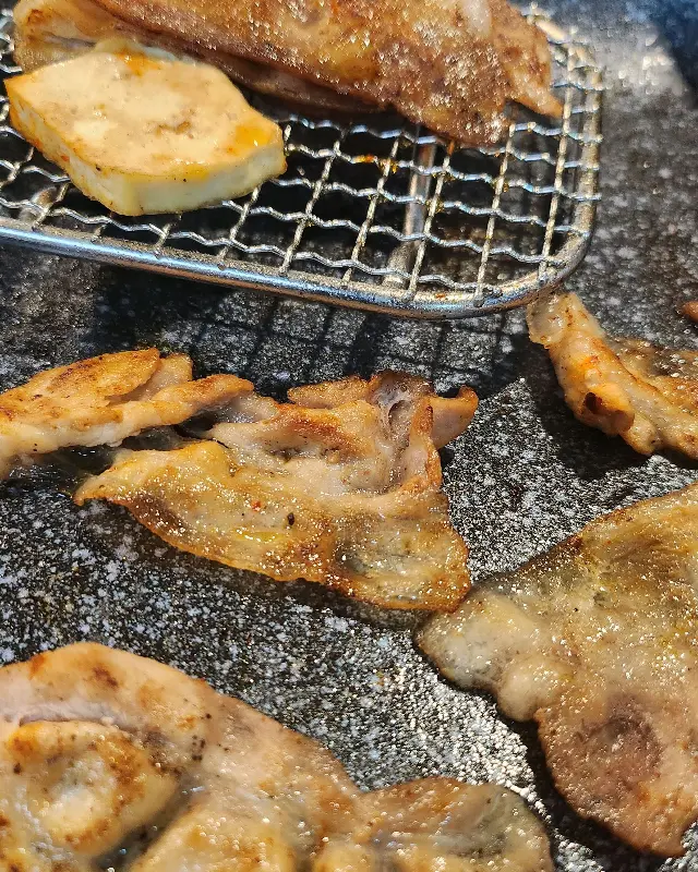 노릇노릇 구워지는 냉삼