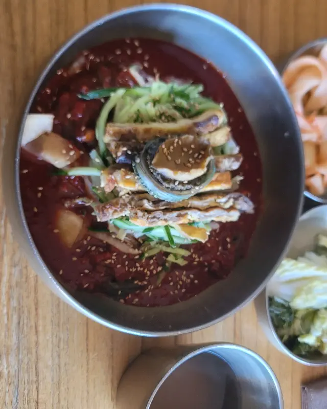 물비빔 냉면의 자태