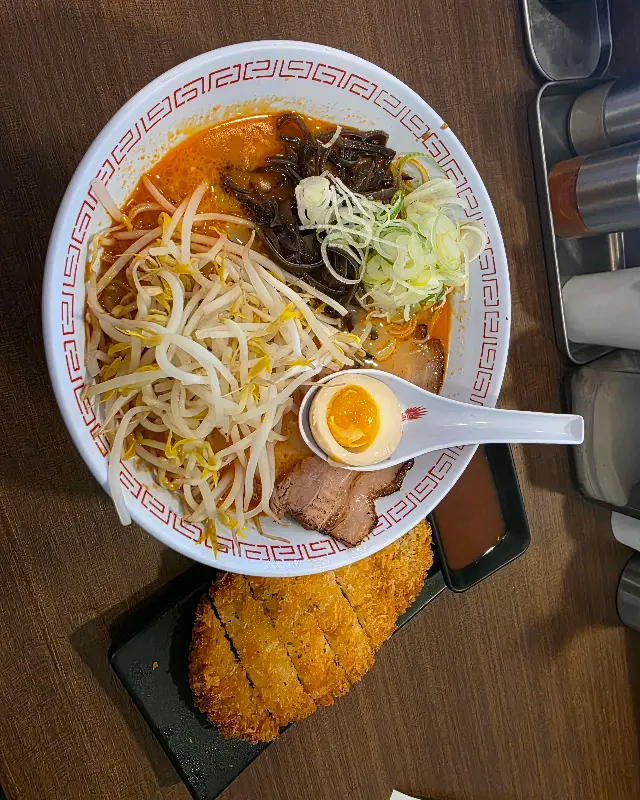 매운 돈코츠 라멘과 돈까스