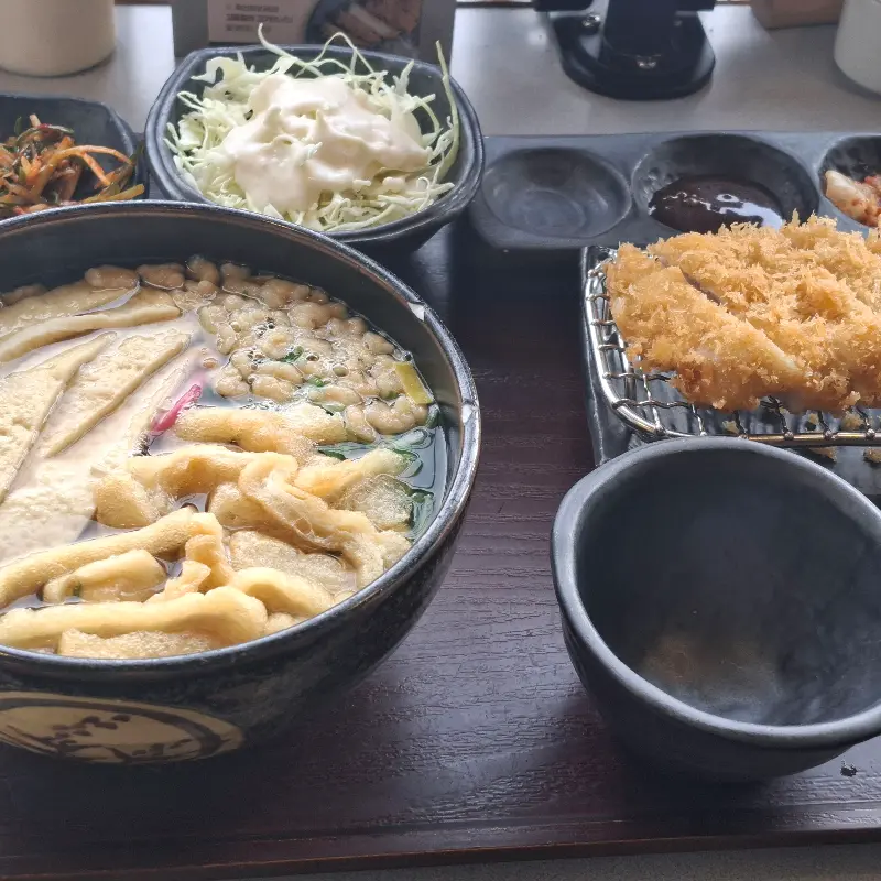 김치우동의 얼큰한 국물