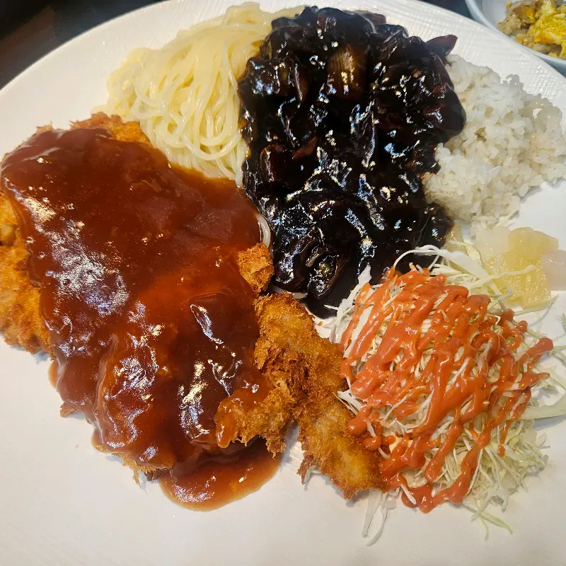 수제 왕돈까스 짜장
