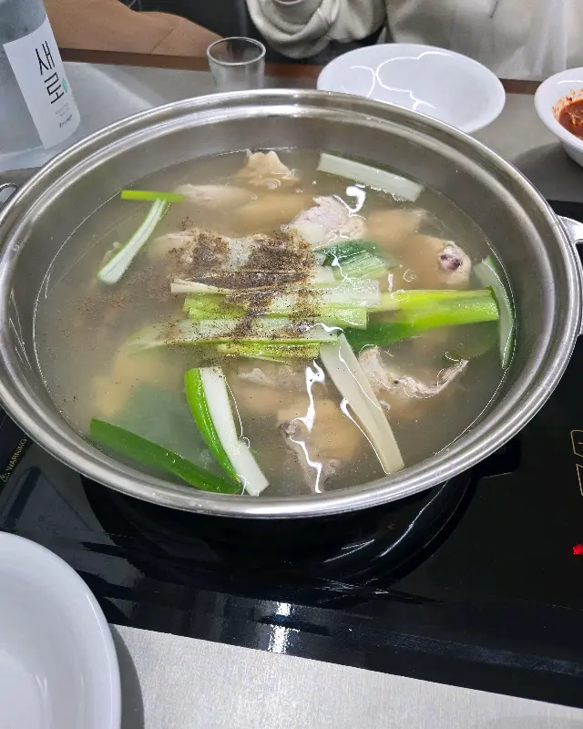 끓고 있는 닭한마리