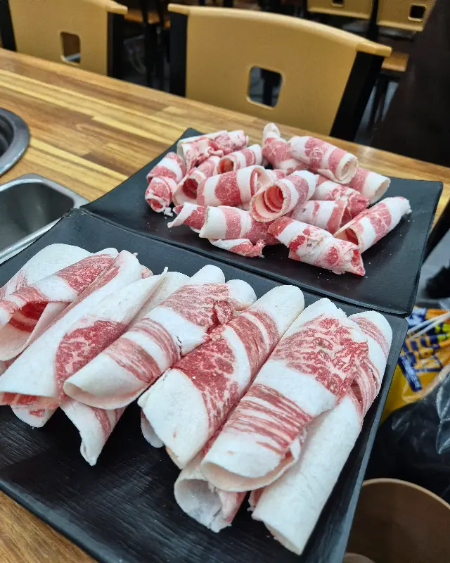 가지런히 놓인 한우 모듬