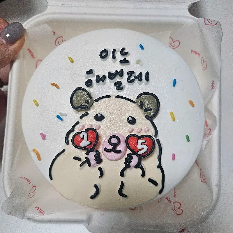 사랑스러운 곰돌이 캐릭터가 장식된 도시락 케이크