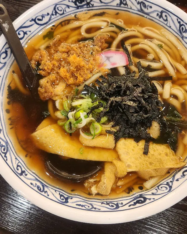 따뜻한 국물이 매력적인 우동