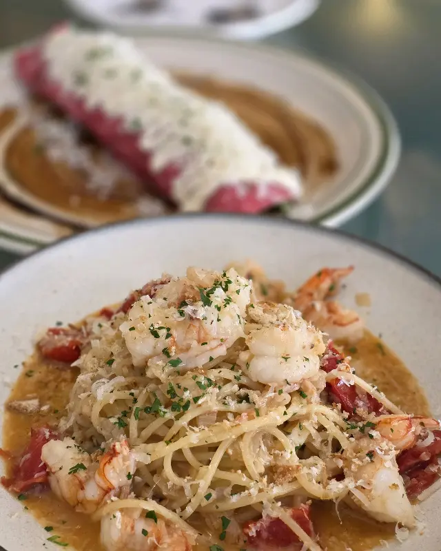 엔초비 새우 파스타와 비프 카르파치오