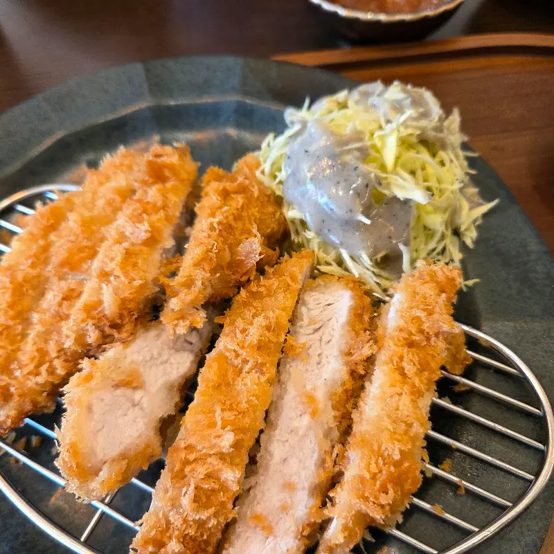 육즙 가득한 돈까스 단면