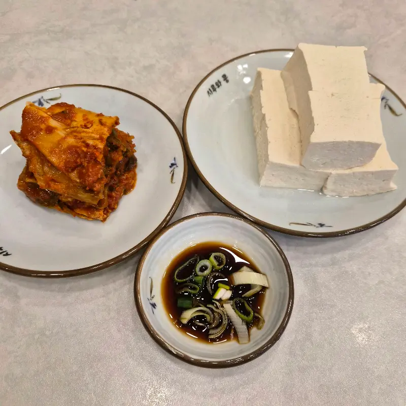 모두부와 볶음김치의 환상적인 조합