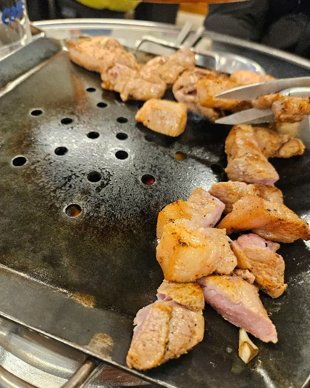 노릇하게 구워진 껍데기