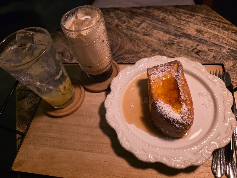 밤에 방문한 보롬창고