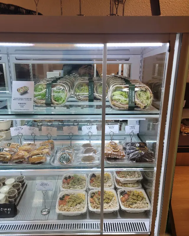 비밀 베이커리에서 판매하는 빵