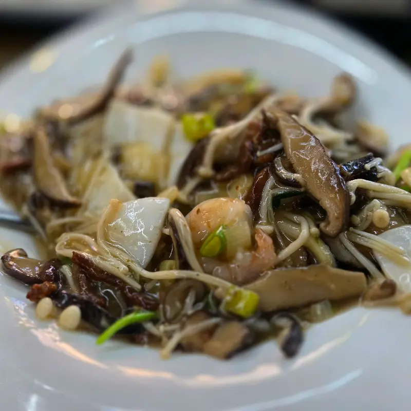 다양한 버섯이 들어간 요리