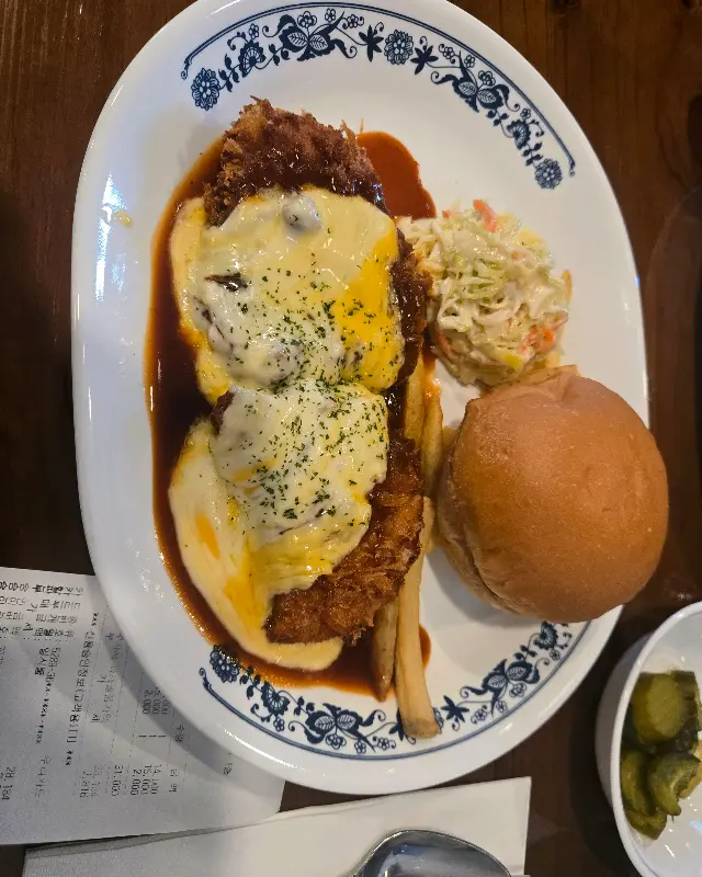 돈까스와 햄버거 빵