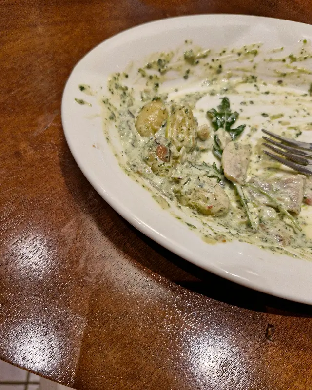 깨끗하게 비워진 접시