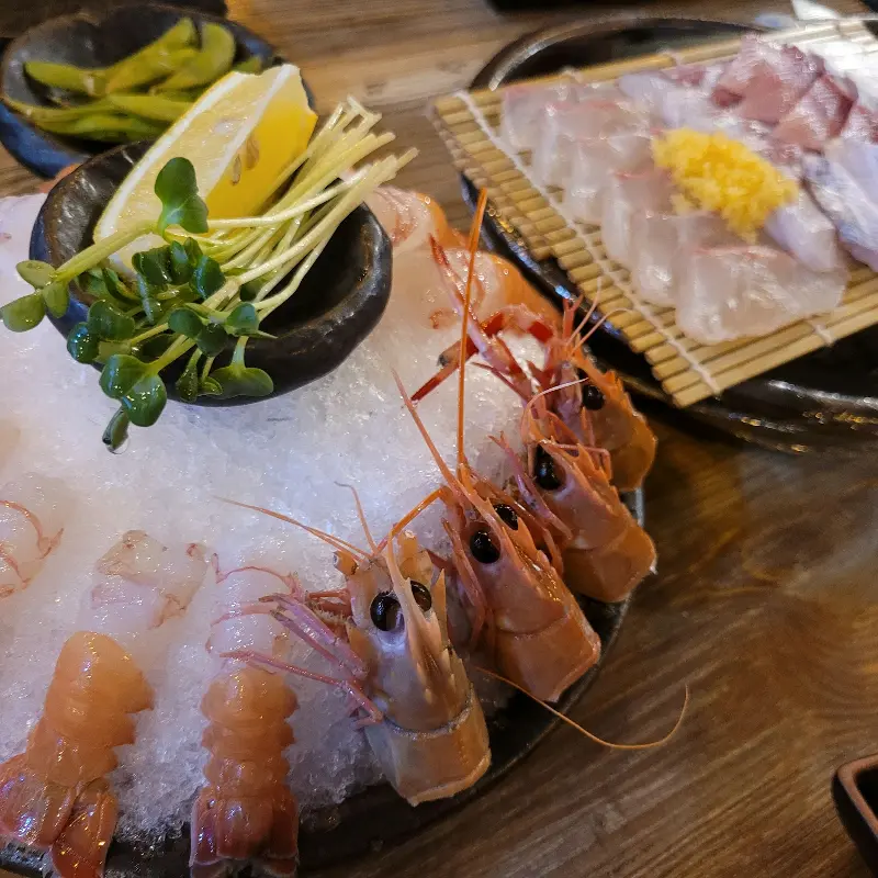 딱새우회와 고등어회 근접샷