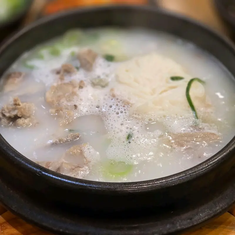 뽀얀 설렁탕 국물