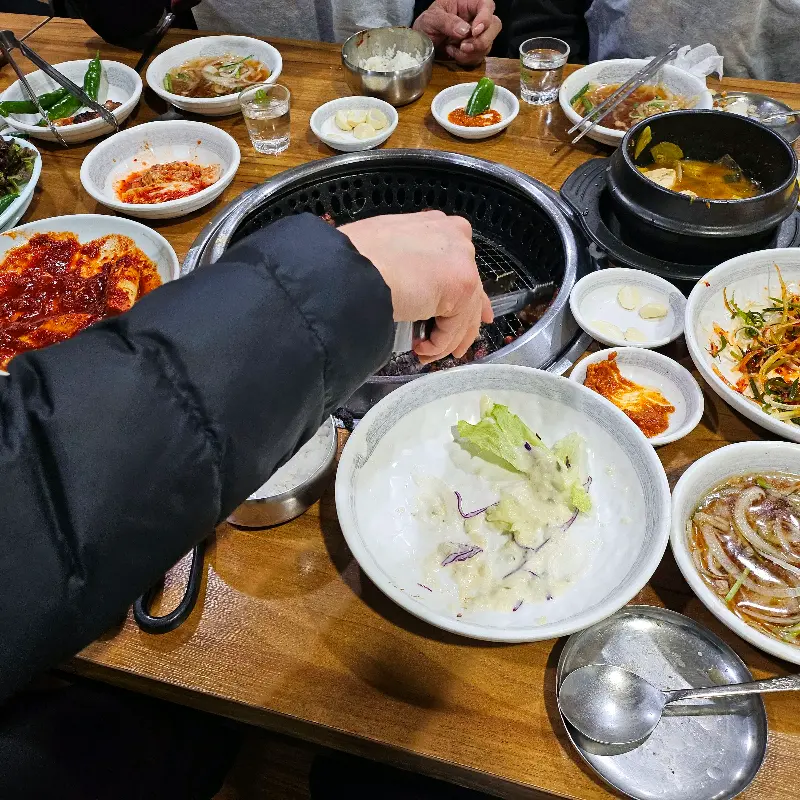 푸짐하게 차려진 한 상 차림