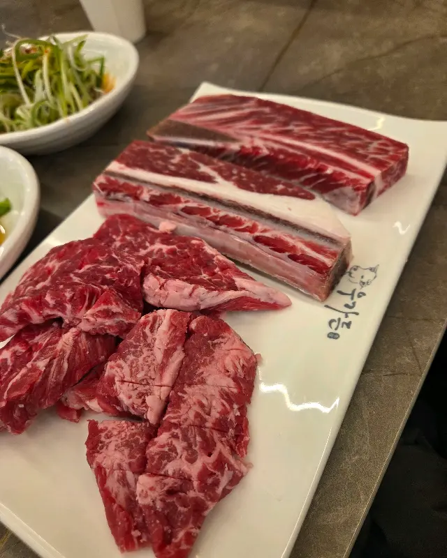 마블링이 살아있는 소갈비살