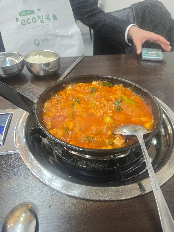 보글보글 끓고 있는 돼지찌개