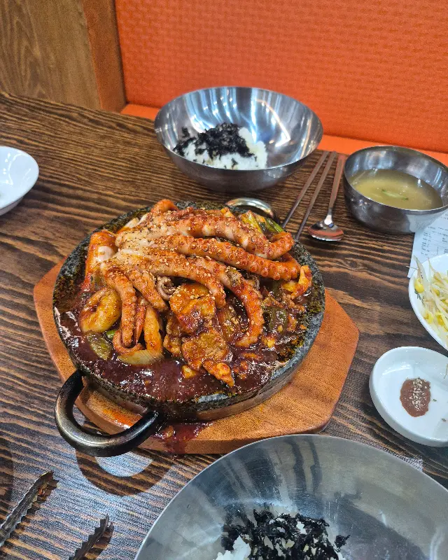 돌판낙지 전체샷