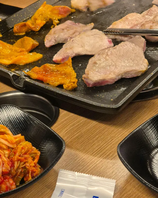 항정살과 김치의 조화