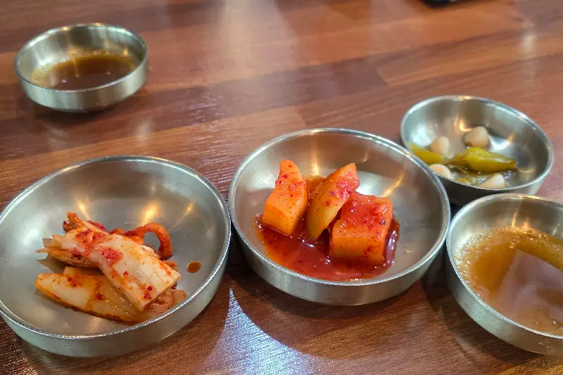 교동면옥 밑반찬