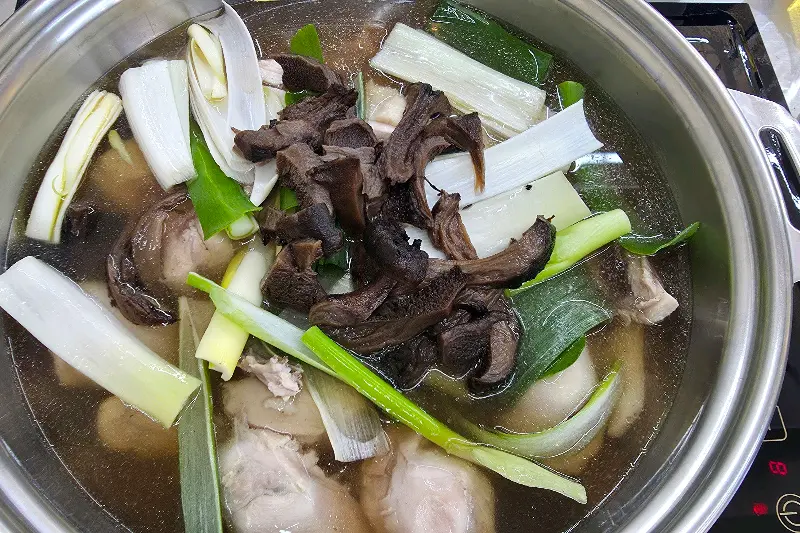 닭한마리 칼국수