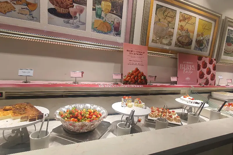 딸기 디저트 코너