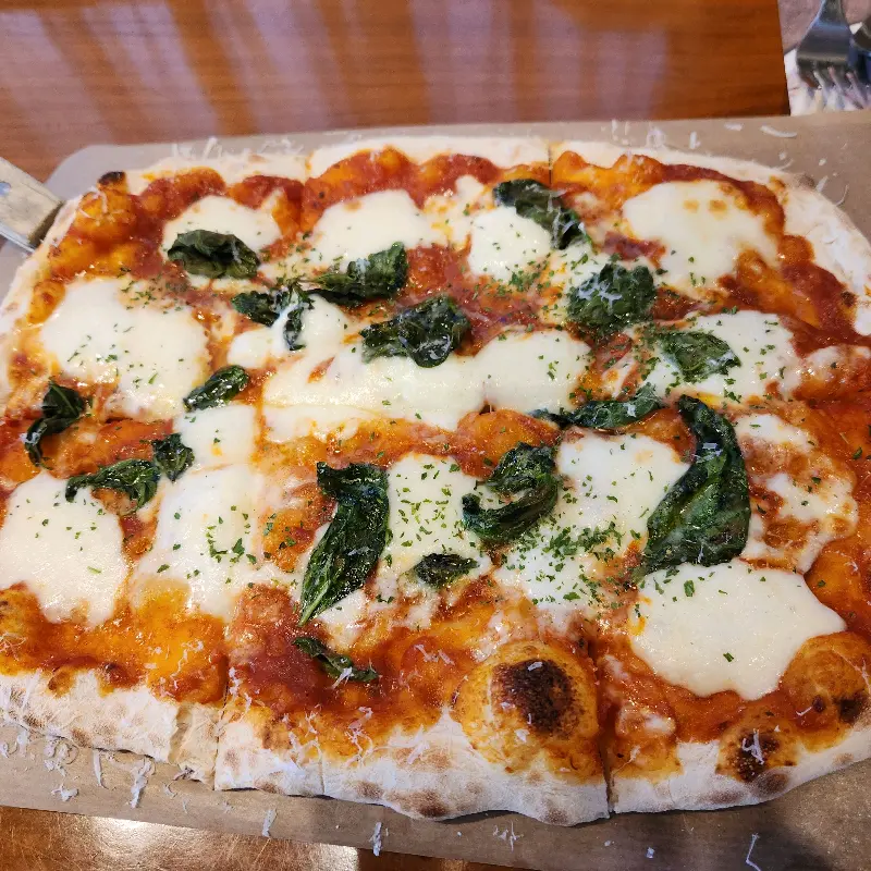 마르게리따 피자의 비주얼