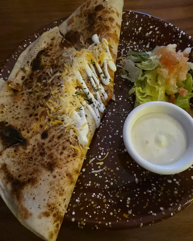 호세가 타코스의 퀘사디아 단면