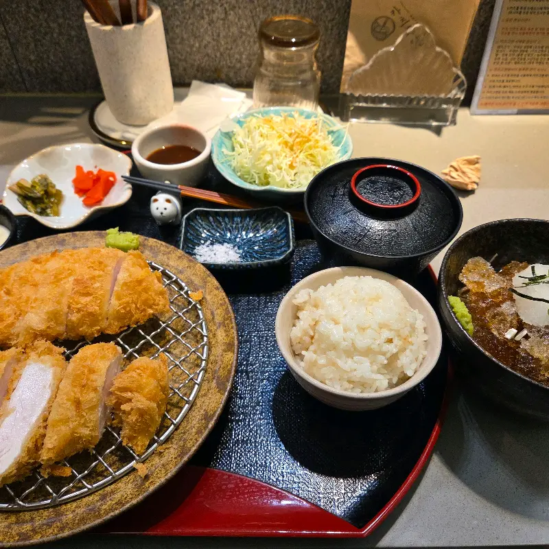 히레카츠 한 상 차림