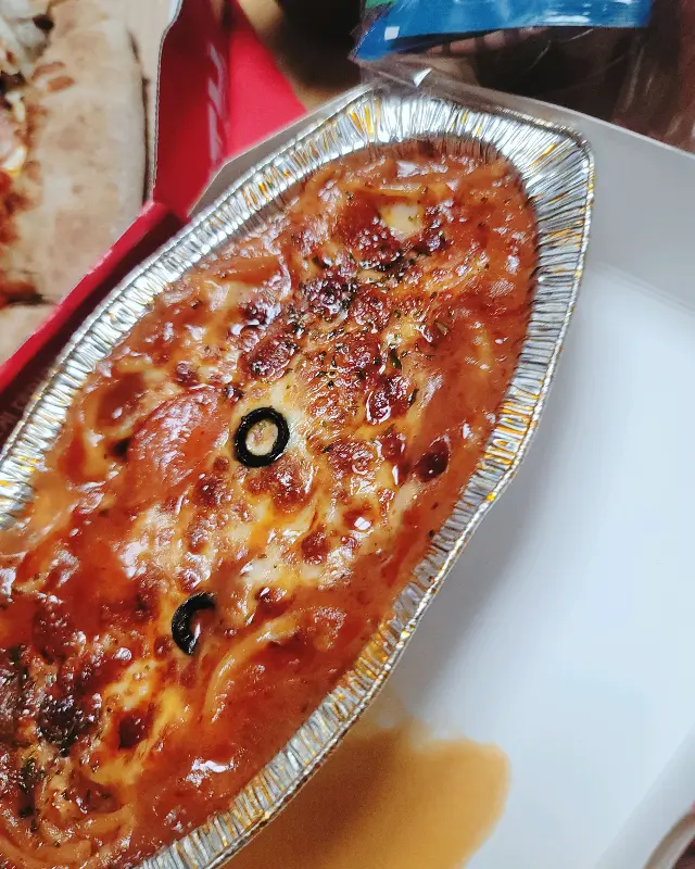 오븐 스파게티의 또 다른 각도, 윤기가 자르르 흐르는 모습이 식욕을 자극한다.