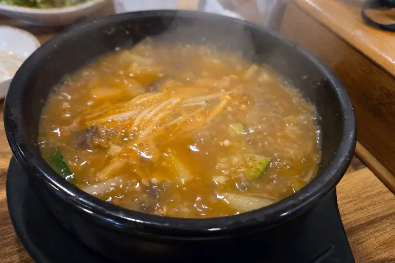 보글보글 끓고 있는 된장술밥