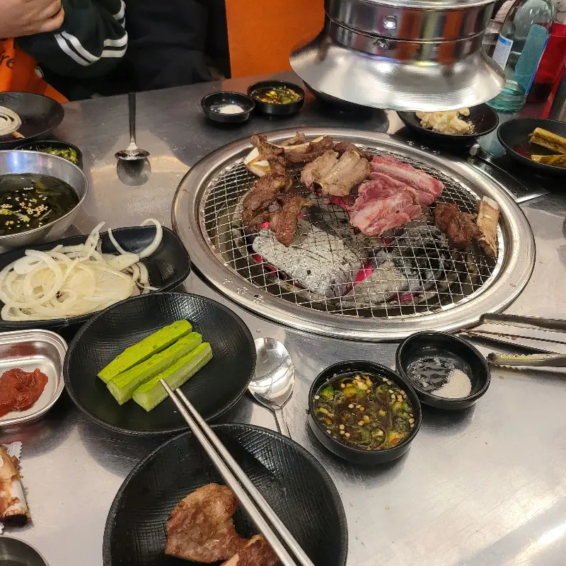 불판 위의 갈비