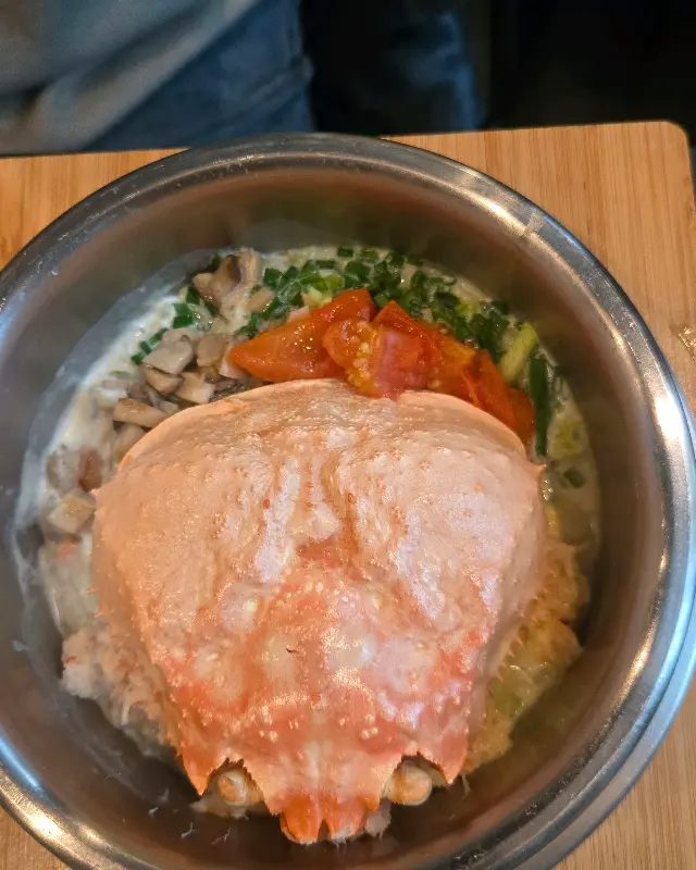 대게의 풍미가 가득한 솥밥