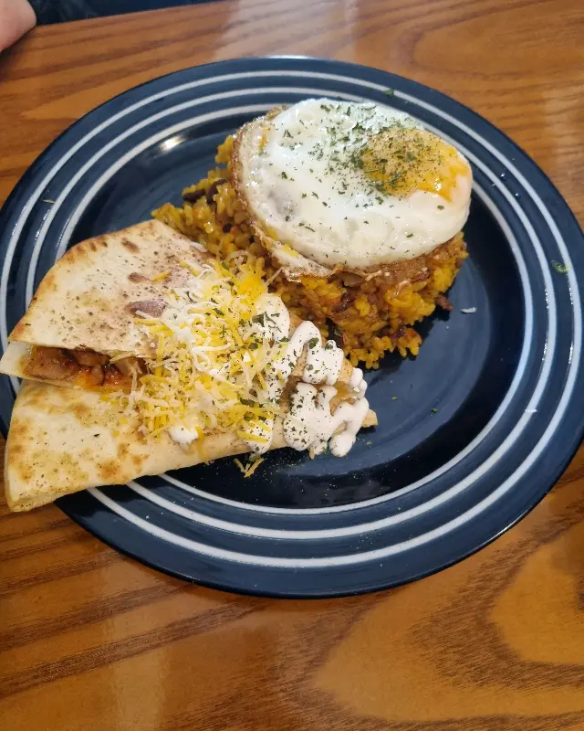 호세가 타코스의 퀘사디아와 볶음밥