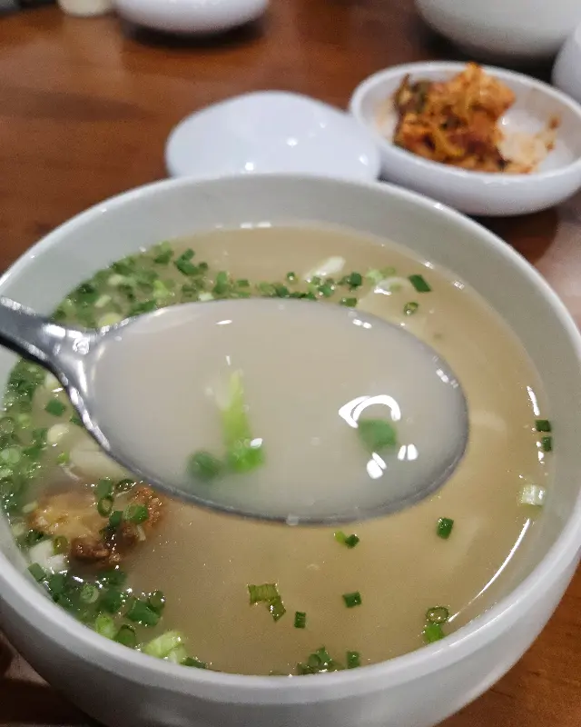 찰밥을 말아 먹는 칼국수
