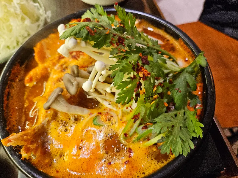 얼큰 카츠나베 디테일