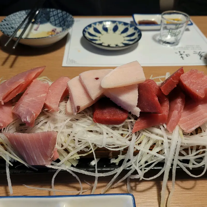 푸짐한 참치회 한 상