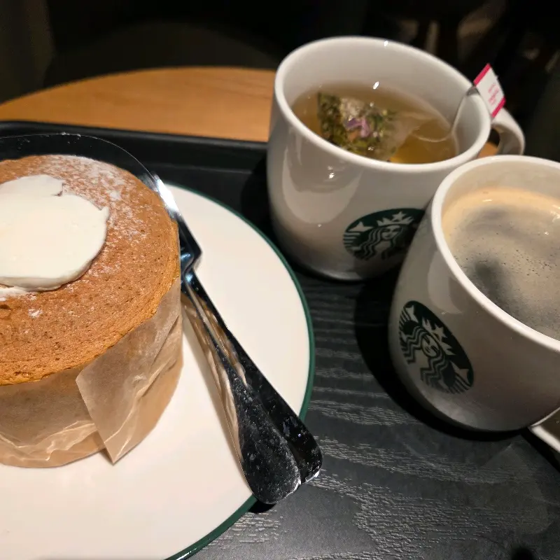 따뜻한 차와 케이크