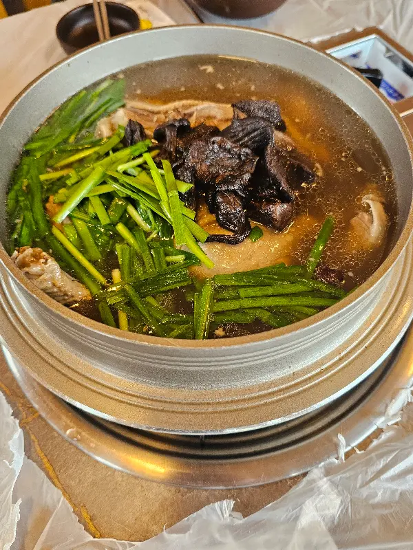 능이버섯이 듬뿍 들어간 오리백숙