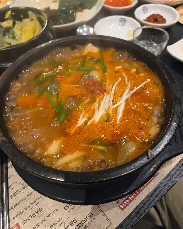 얼큰하고 시원한 김치찌개